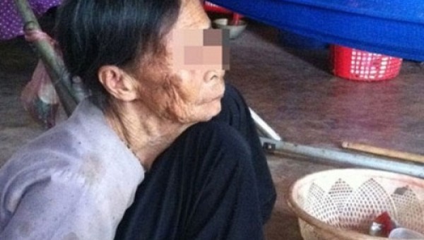 Bên mâm cơm đợi con trai, người mẹ nghèo nhịn ăn 3 ngày rồi trút hơi thở cuối cùng