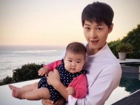 Song Joong Ki bị ‘đàn chị’ Chương Tử Di tung ảnh độc