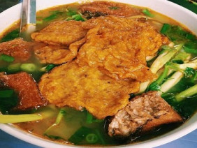 Phở gánh, bún cá hút khách chơi đêm phố cổ Hà Nội