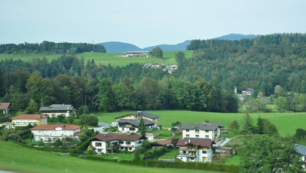 Sống chậm ở thị trấn bên hồ đẹp nhất thế giới