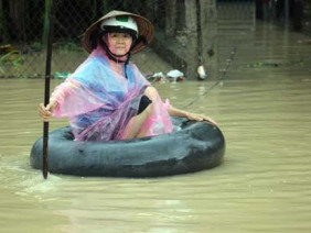 Miền Trung: Lũ lên nhanh, dân không kịp trở tay