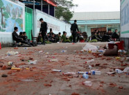 Ảnh: Hơn 100 học viên cai nghiện đốt trại, ném gạch đá cảnh sát