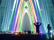 Chiếu sáng cầu Nhật Tân bằng đèn led đổi màu