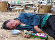 Nguy cơ tử vong vì uống rượu tự nấu giá rẻ không rõ nguồn gốc