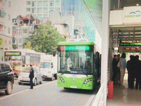 Phạt 1,2 triệu đồng ô tô lấn làn buýt nhanh BRT