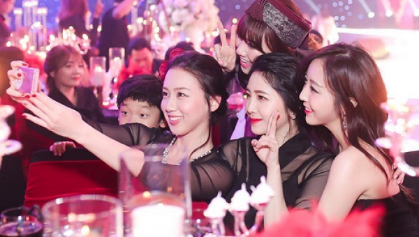 Cận cảnh những cô gái Hàn Quốc gây chú ý trong đám cưới của Trấn Thành - Hari Won