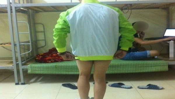 Diện mốt giấu quần, nam sinh khiến dân mạng khóc thét khi thấy thứ kinh dị này từ từ lòi ra