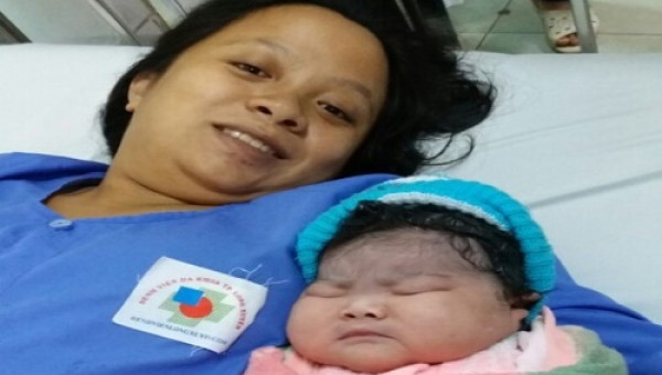 Sản phụ 9X ở miền Tây sinh thường bé gái 5,2 kg