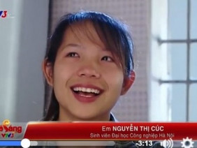 Cảm phục nữ sinh buôn đồng nát kiếm tiền học đại học