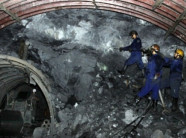 Tụt nóc hầm lò than vùi 1 công nhân tử vong