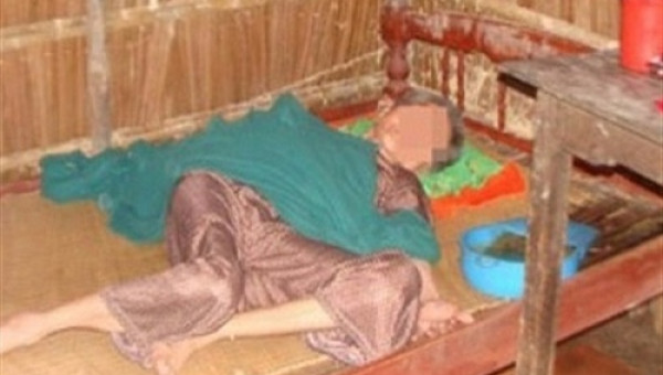 Cụ bà U90 bị hai tên côn đồ cưỡng hiếp trong chòi