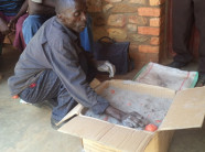 "Độc chiêu" vùi cà chua chín vào tro giúp để nửa năm vẫn tươi ngon