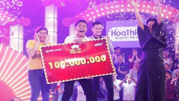 Vừa thắng 100 triệu đồng, Hot boy trà sữa kể chuyện tình ‘bá đạo’ với ‘vợ mập’