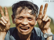 Ảnh ông cụ dân tộc khiến giới trẻ Việt rần rần chia sẻ