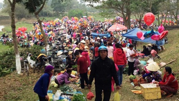 Độc đáo phiên chợ “choảng nhau” càng to càng may ở Thanh Hóa