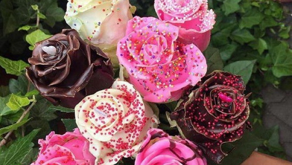 Gần 300.000 đồng cho một bông hồng phủ chocolate trong ngày Valentine