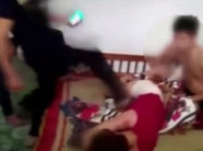 Dùng vợ làm "mồi nhử", dụ tình địch vào nhà nghỉ đánh ghen