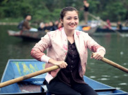 9 năm sông nước, chưa một lần học bơi của "hotgirl chèo đò" ở Chùa Hương