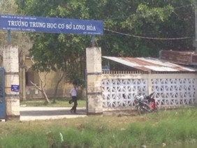 Hàng chục học sinh đang học bị ngộ độc thuốc diệt cỏ