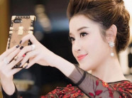 Á hậu Huyền My than 'sạt nghiệp' vì sắm nhẫn kim cương bạc tỷ