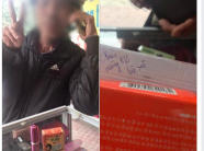 Khoảnh khắc đẹp trước ngày 8/3: Người đàn ông 60 tuổi vào shop mua son và kem trắng da cho vợ