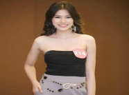 Người đẹp Nguyễn Thị Thành: 3 chiếc váy và 8 chiếc răng sứ xui rủi