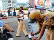 Khi bị CSGT kêu dừng xe, mọi người hãy lưu ý đến những điều này, cực kỳ hữu ích đấy