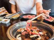 Cặp đôi đánh nhau nhập viện vì tranh trả tiền khi đi ăn đồ nướng