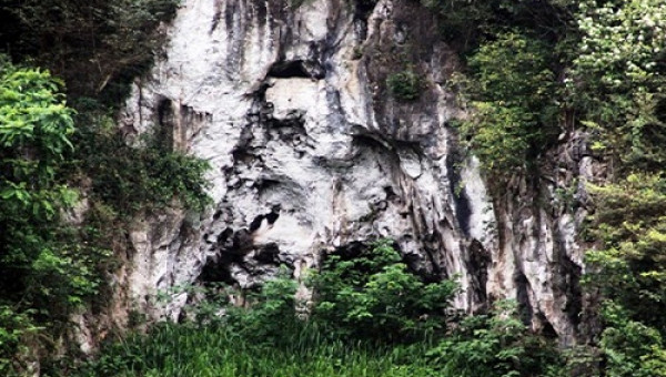 Người đàn ông chăn “hậu duệ lão tôn” trên thung lũng Thiết Sơn