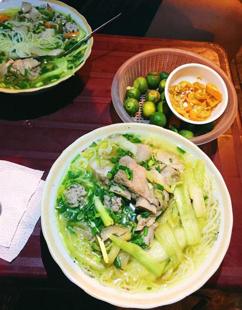 pho ganh, bun ca hut khach choi dem pho co ha noi hinh anh 1