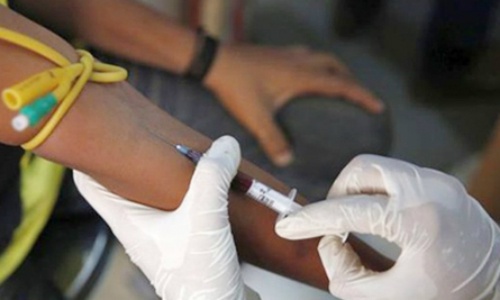 Nữ giám đốc thuê người tiêm máu HIV vào con của tình địch