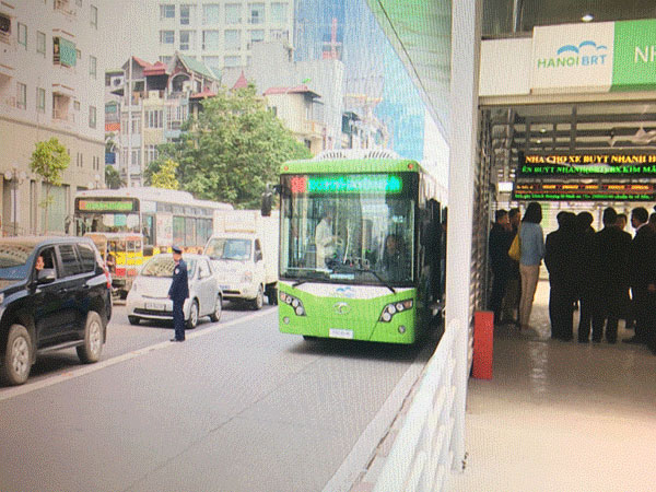 Người dân Hà Nội CHÚ Ý: Không nhường đường cho xe buýt nhanh BRT sẽ bị phạt nguội