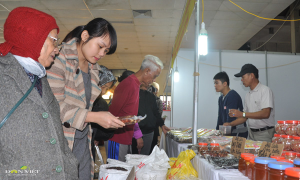 ru nhau den ngam ga dong tao 