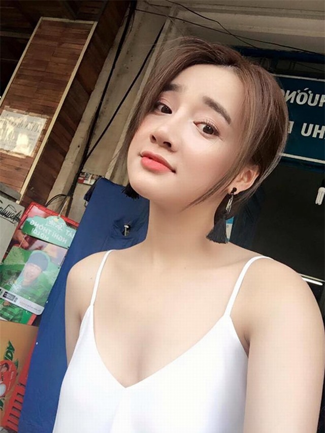 Nữ diễn viên sau 7 năm lăn lộn trong showbiz, đã có thể tự tin khoe những shoot hình gợi cảm chẳng kém hot girl đình đám nào