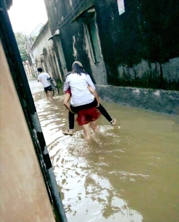 Loạt ảnh chứng tỏ nếu có ai sẵn sàng chết vì bạn, chỉ có thể là mẹ!