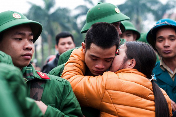 Những giây phút chia ly đầy xúc động đúng ngày lễ Valentine của các tân binh