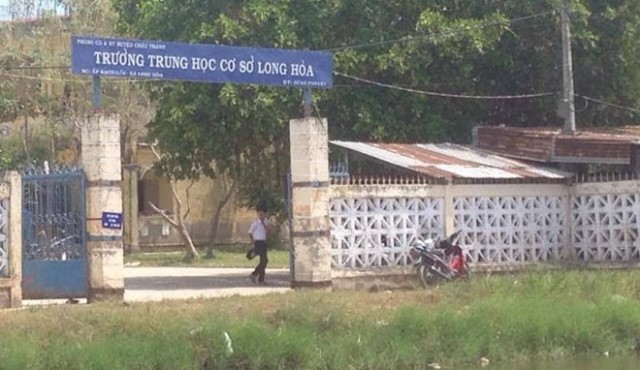 hang chuc hoc sinh dang học bi ngo doc thuoc diet co hinh anh 1