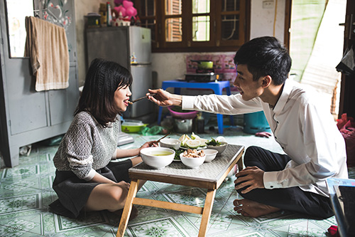 Quen qua mạng, chàng công tử “độc đinh” quyết cưới cô gái khuyết tật chỉ sau một lần gặp