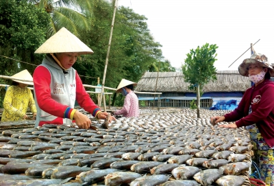 la ki 6 thang mua gio, ngu dan song doc van lam duoc kho ca bat mat hinh anh 1