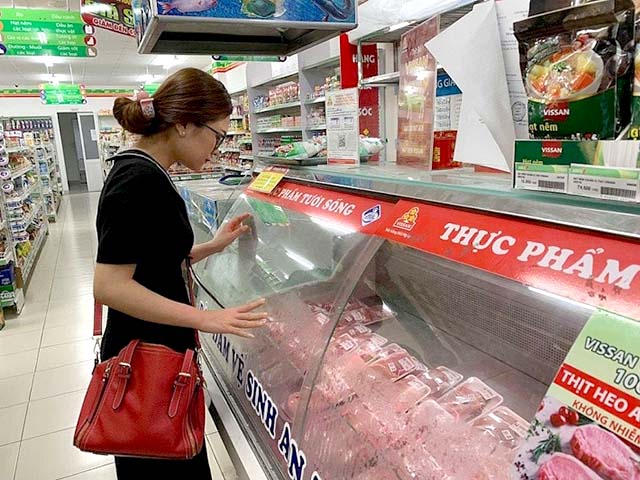 Giá heo hơi hôm nay 19/11: Lên 76.000đ/kg, sẽ nhập khẩu thịt lợn để kìm giá